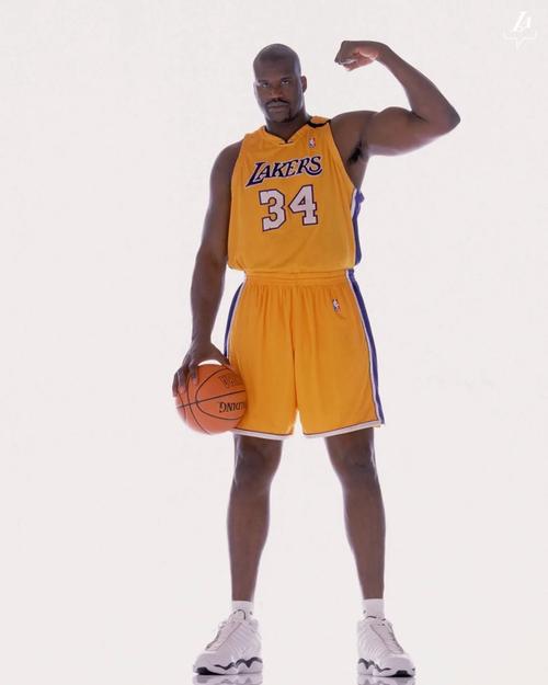 国米10人出战国际比赛日合计出场1083分钟，米兰11人979分钟（国际比赛日出场统计：国米10人累计1083分钟，米兰11人共979分钟）