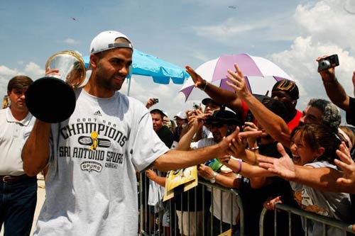 尤尔曼德：药厂的表现太差了；格里马尔多带着伤从国家队回来（尤尔曼德批评药厂发挥不佳，格里马尔多带伤从国家队归来）