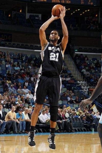 暗示续约还是离队？刘洋晒与瓦科互换球衣照片（续约抑或离队？刘洋晒与瓦科交换球衣照）