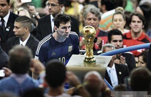 状态火热！福登全场数据：传球成功率88.9％，贡献1球1助（福登火力全开！88.9%传球成功率，1球1助闪耀全场）