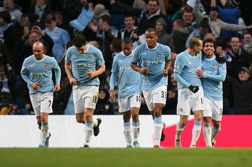 奥格斯堡2-0勒沃库森，吉安努利斯传射，药厂三中门框（奥格斯堡2-0击败勒沃库森：吉安努利斯一传一射，药厂三度憾中门框）