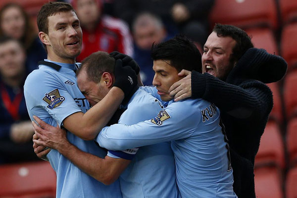 随着切尔西1-1阿森纳，英超积分榜更新：曼联、利物浦分列第7第8（切尔西1-1战平阿森纳后，英超最新积分榜：曼联第7、利物浦第8）