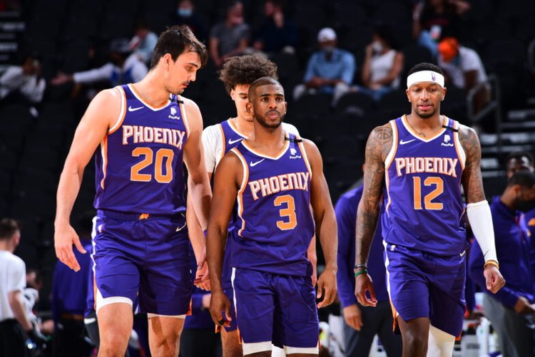 穆斯卡特：林加德表现很好，但吾米提江和他表现至少一样好（穆斯卡特：林加德发挥出色，吾米提江表现不相上下）