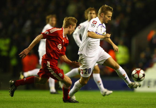 西甲焦点战：皇家奥维耶多步步紧逼马略卡，赛季前景扑朔迷离（西甲重磅对决：皇家奥维耶多紧追马略卡，赛季走向仍充满变数）