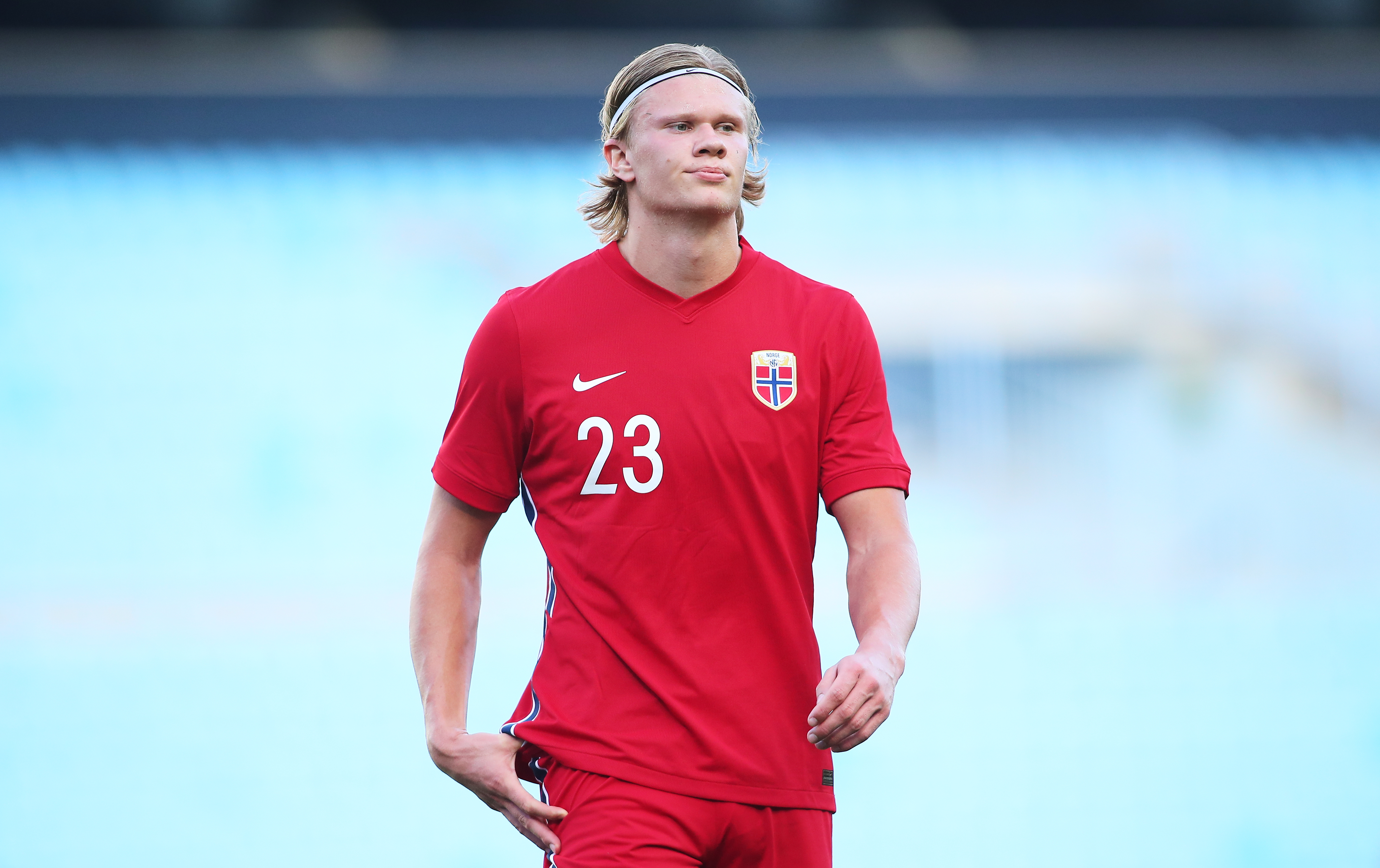 名宿：在我看来莱奥是边锋不是前锋；他配得上米兰10号球衣（名宿：莱奥是边锋而非前锋，配得上米兰10号）