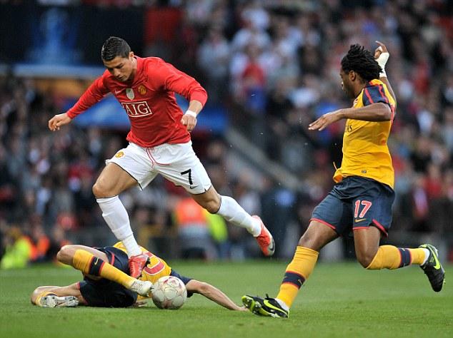 库尼亚：姆伯莫是个了不起的球员，能和他并肩作战很棒（库尼亚盛赞姆伯莫：他实力非凡，能与其并肩作战是种享受）