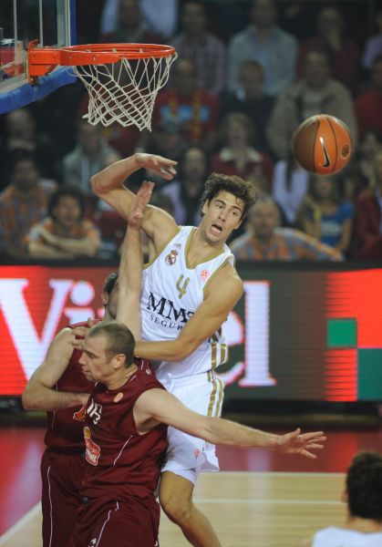 世体：巴萨仍考虑签格里马尔多；坎塞洛、穆尼奥斯也愿意加盟（世体：巴萨仍有意引进格里马尔多；坎塞洛、穆尼奥斯亦愿加盟）