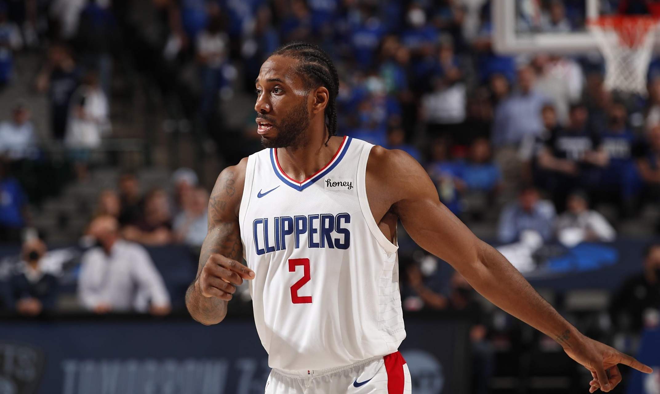 马特乌斯：我和马拉多纳就像梅西和C罗，但我们场外相处更多（马特乌斯：我与马拉多纳如同梅西与C罗，但场外互动更频繁）