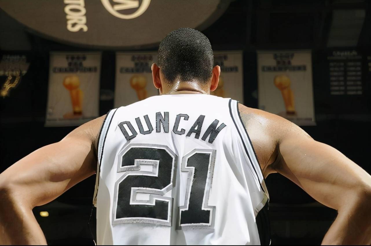 胡荷韬：现在膝盖还有很多问题；已不把自己看作年轻球员了（胡荷韬：膝盖问题仍多，已不再把自己当年轻球员）