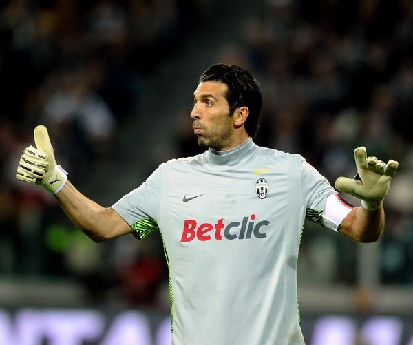 德转评年度最佳右边锋：杜埃、奥利塞、萨拉赫、亚马尔入围（德转年度最佳右边锋候选出炉：杜埃、奥利塞、萨拉赫、亚马尔在列）