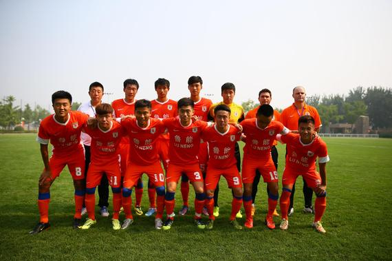 随着皇家社会爆冷1-2赫罗纳，西甲最新积分榜出炉：三雄争霸（皇家社会1-2冷负赫罗纳，西甲新积分榜出炉：三强争霸）