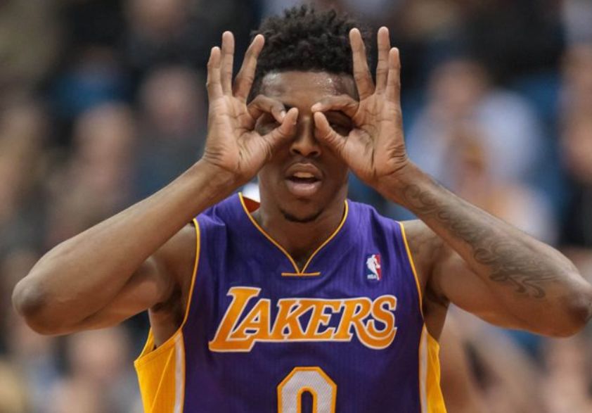 英超冷门多豪门问题多，曼联1比1西汉姆，B费错失良机被质疑（英超爆冷频现豪强陷困境，曼联1-1西汉姆，B费挥霍良机遭质疑）