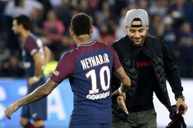 阿尔瓦雷斯马竞生涯欧冠进球数上双，成队史第三人（欧冠进球上双，阿尔瓦雷斯跻身马竞队史第三人）